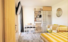 5 toits et mois Studio 2 pers Parking privatif Balcon et WIFI 10 mn plage et centre ville a pied